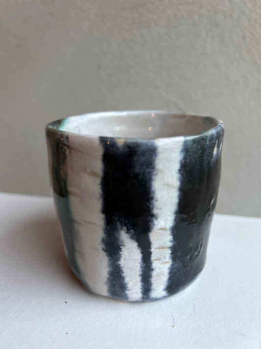 Bekertje met donker bos