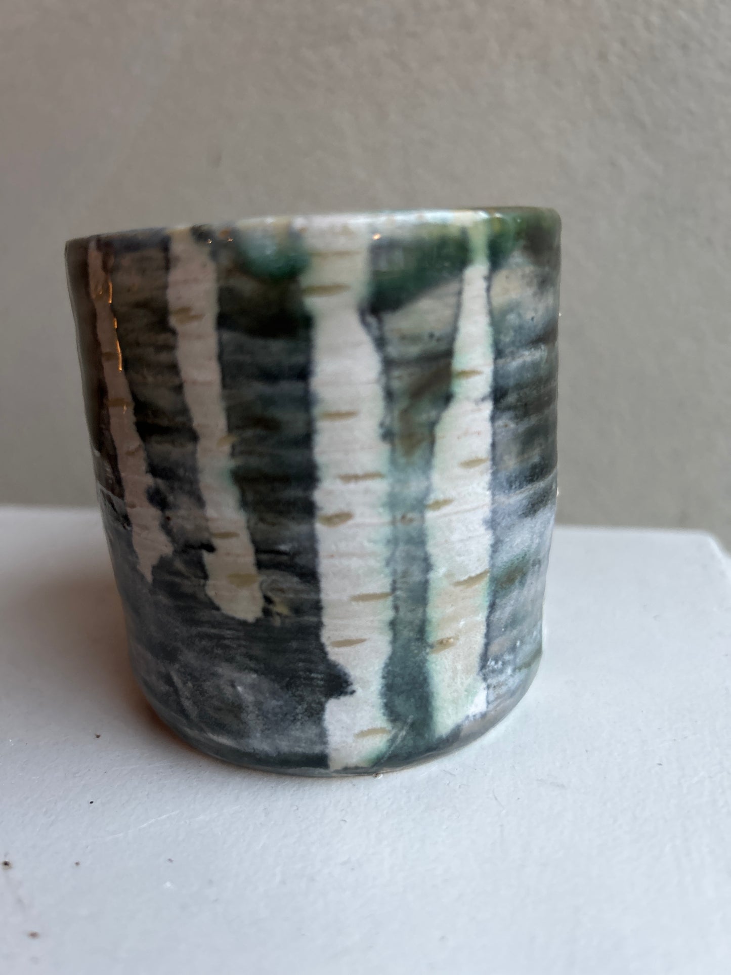 Beker met donker berkenbos