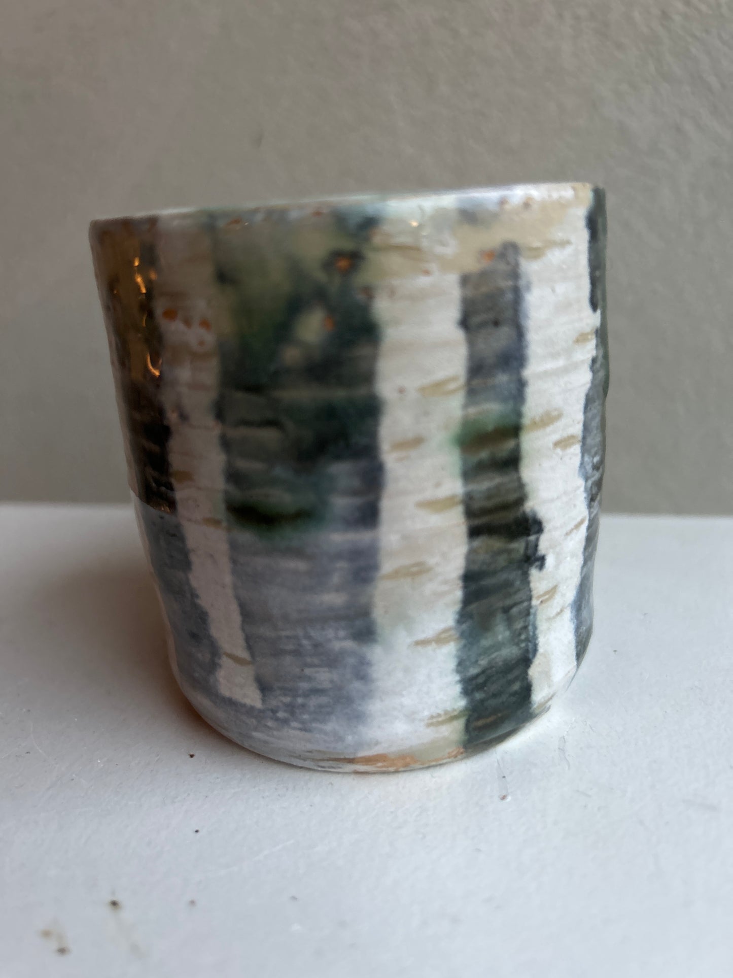 Beker met donker berkenbos