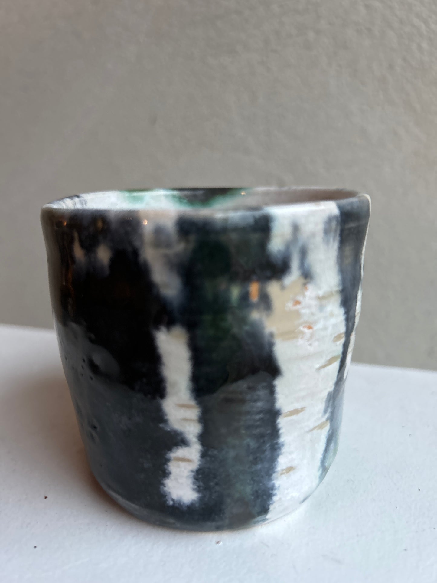 Bekertje met donker bos